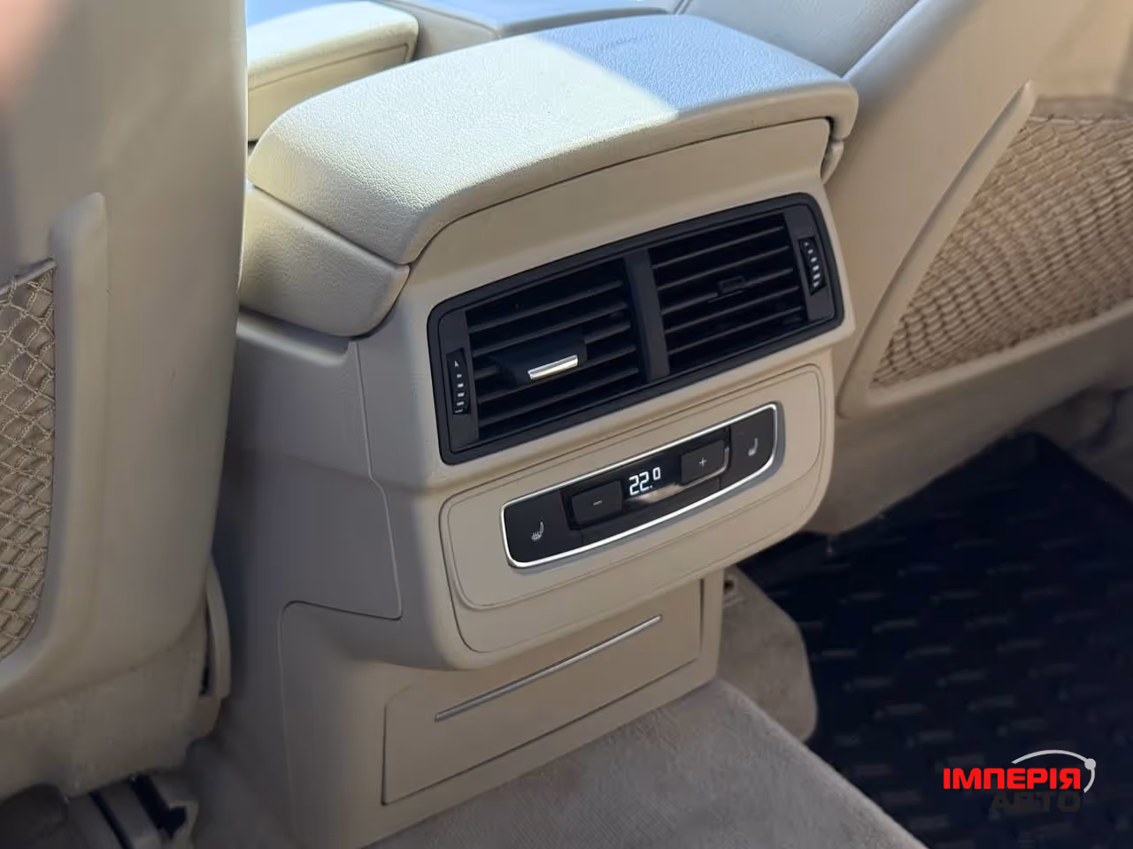 Audi Q7 - фото 40
