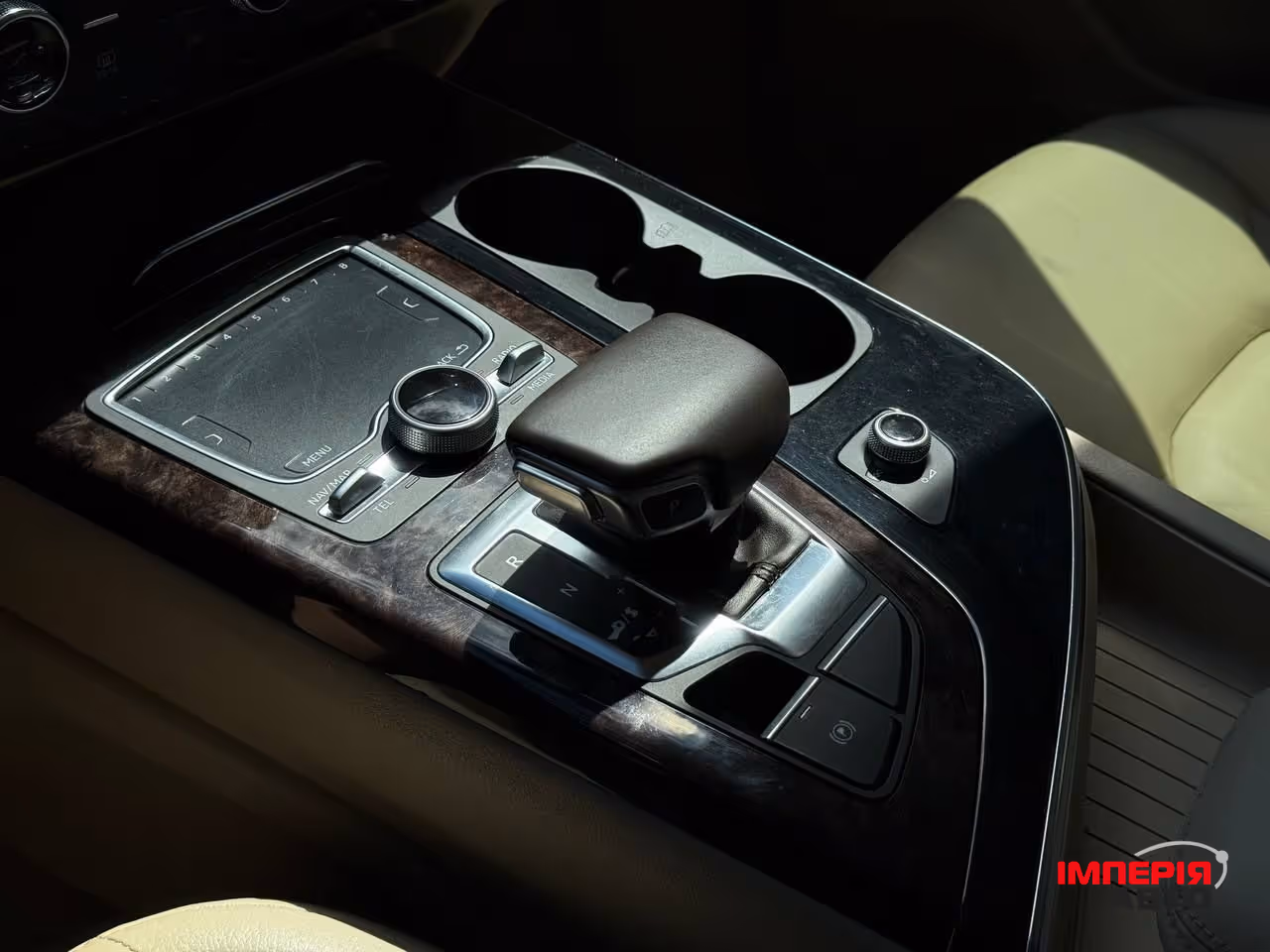 Audi Q7 - фото 30