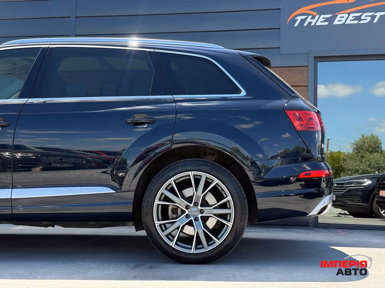 Audi Q7 - фото 8
