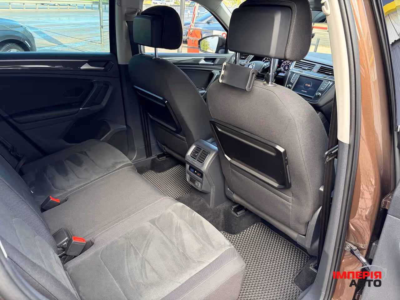 Volkswagen Tiguan - фото 10
