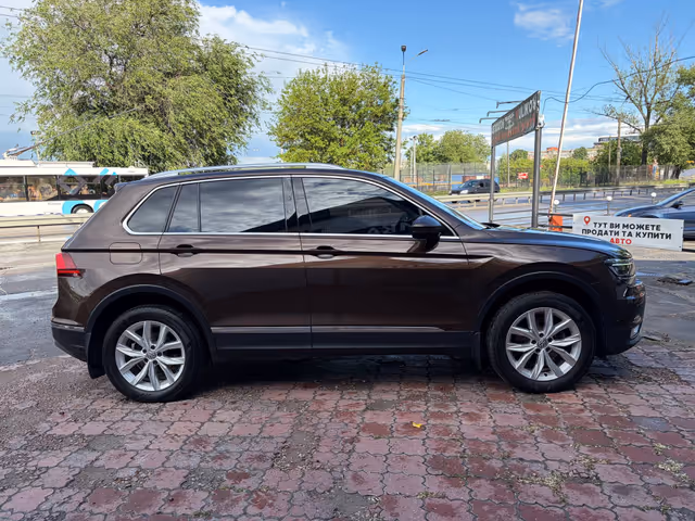 Volkswagen Tiguan - фото 2