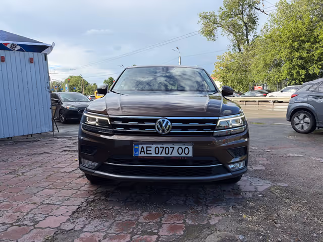 Volkswagen Tiguan - фото 1