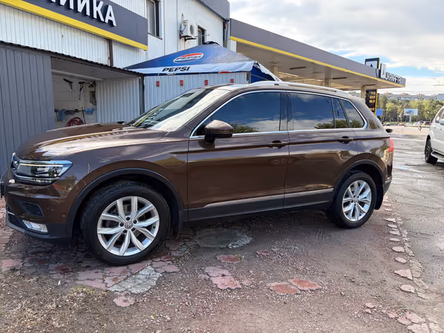 Volkswagen Tiguan - фото 3