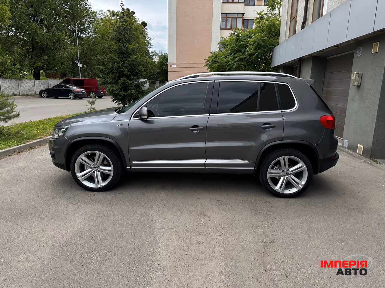 Volkswagen Tiguan - фото 2