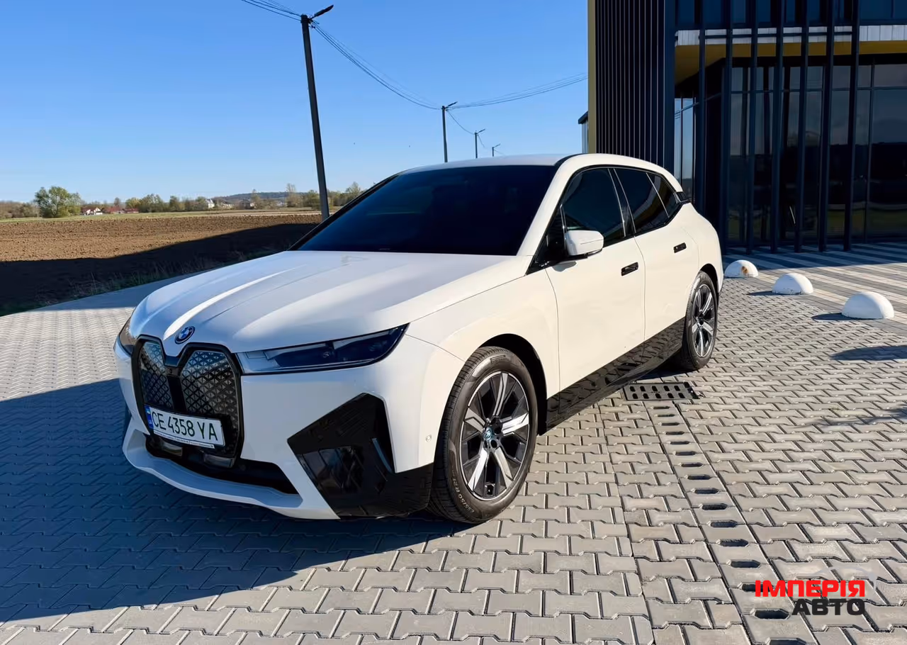 BMW iX - фото 1