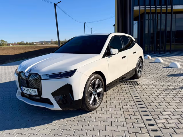 BMW iX - фото 1
