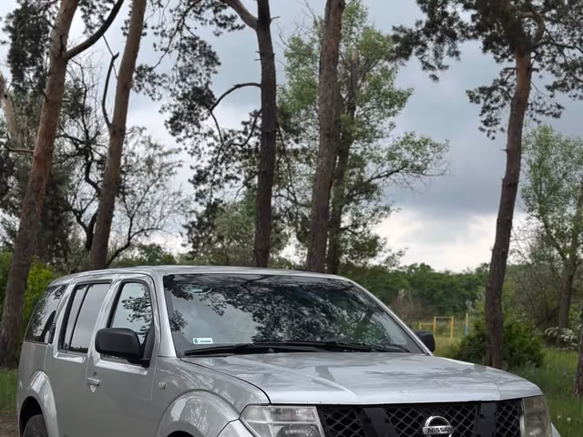 Nissan Pathfinder - фото 1