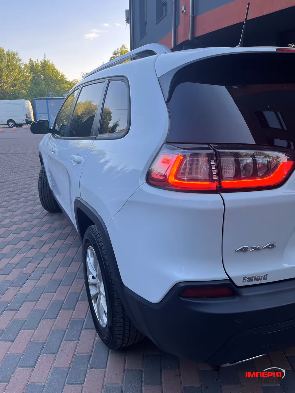 Jeep Cherokee - фото 4