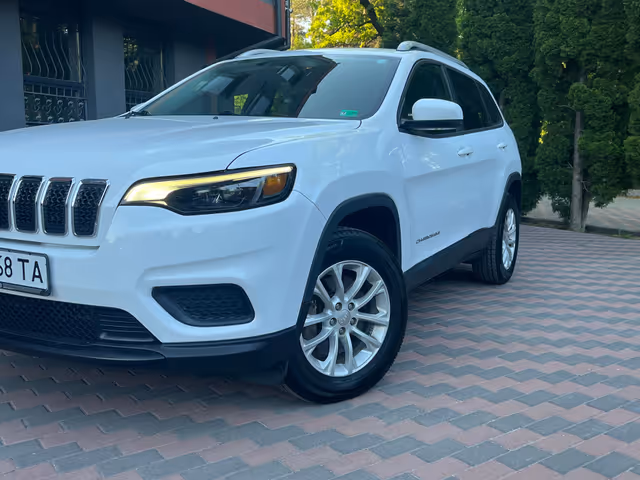 Jeep Cherokee - фото 2