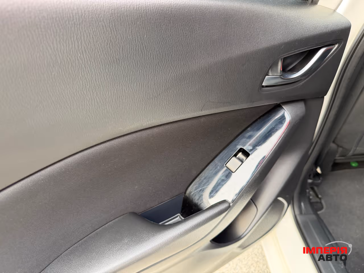 Mazda 3 - фото 15