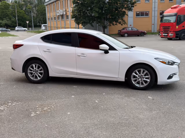 Mazda 3 - фото 4