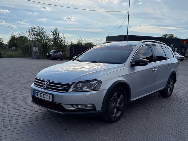 Volkswagen Passat Alltrack - фото 2