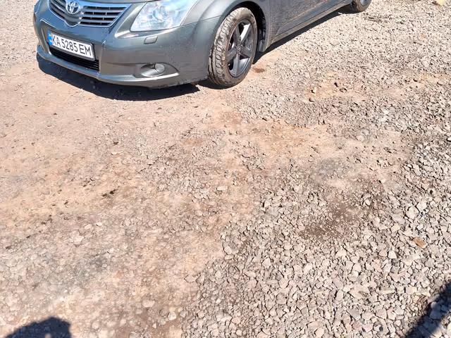 Toyota Avensis - фото 1