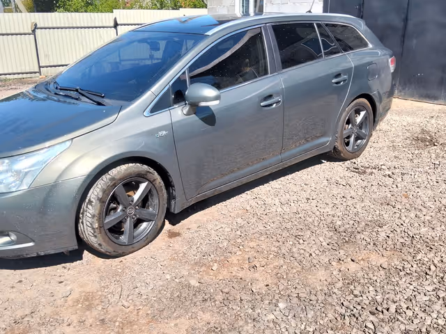 Toyota Avensis - фото 2