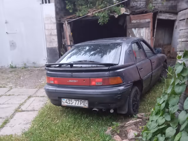 Mazda 323 - фото 2