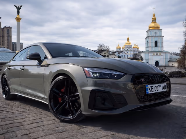 Audi S5 - фото 1