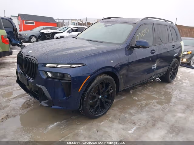 BMW X7 - фото 1
