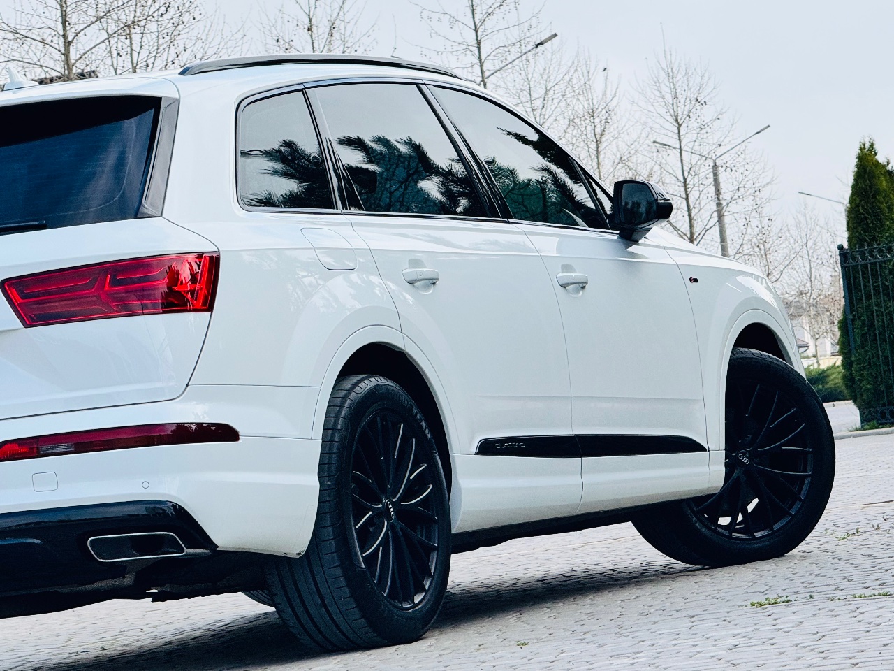 Audi Q7 - фото 9