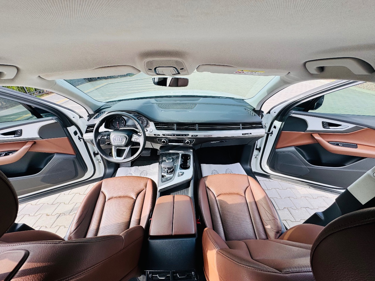 Audi Q7 - фото 19