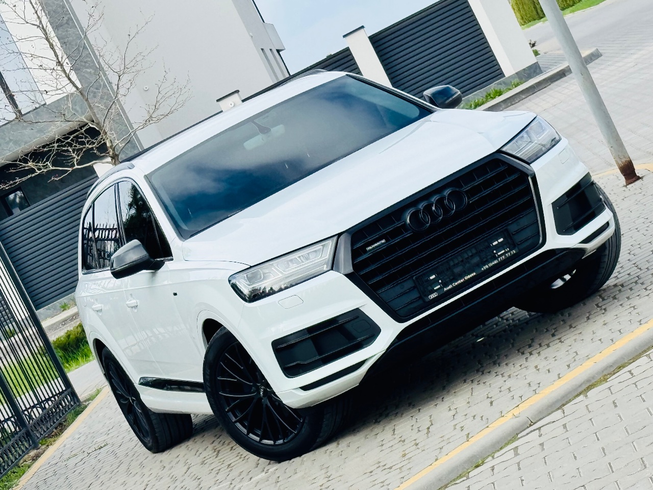 Audi Q7 - фото 12