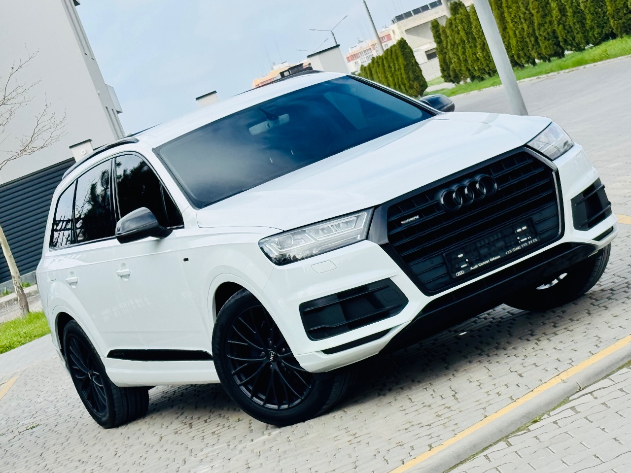 Audi Q7 - фото 1