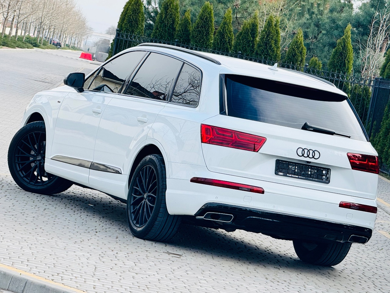 Audi Q7 - фото 13