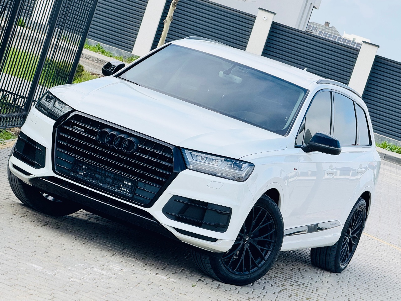 Audi Q7 - фото 22