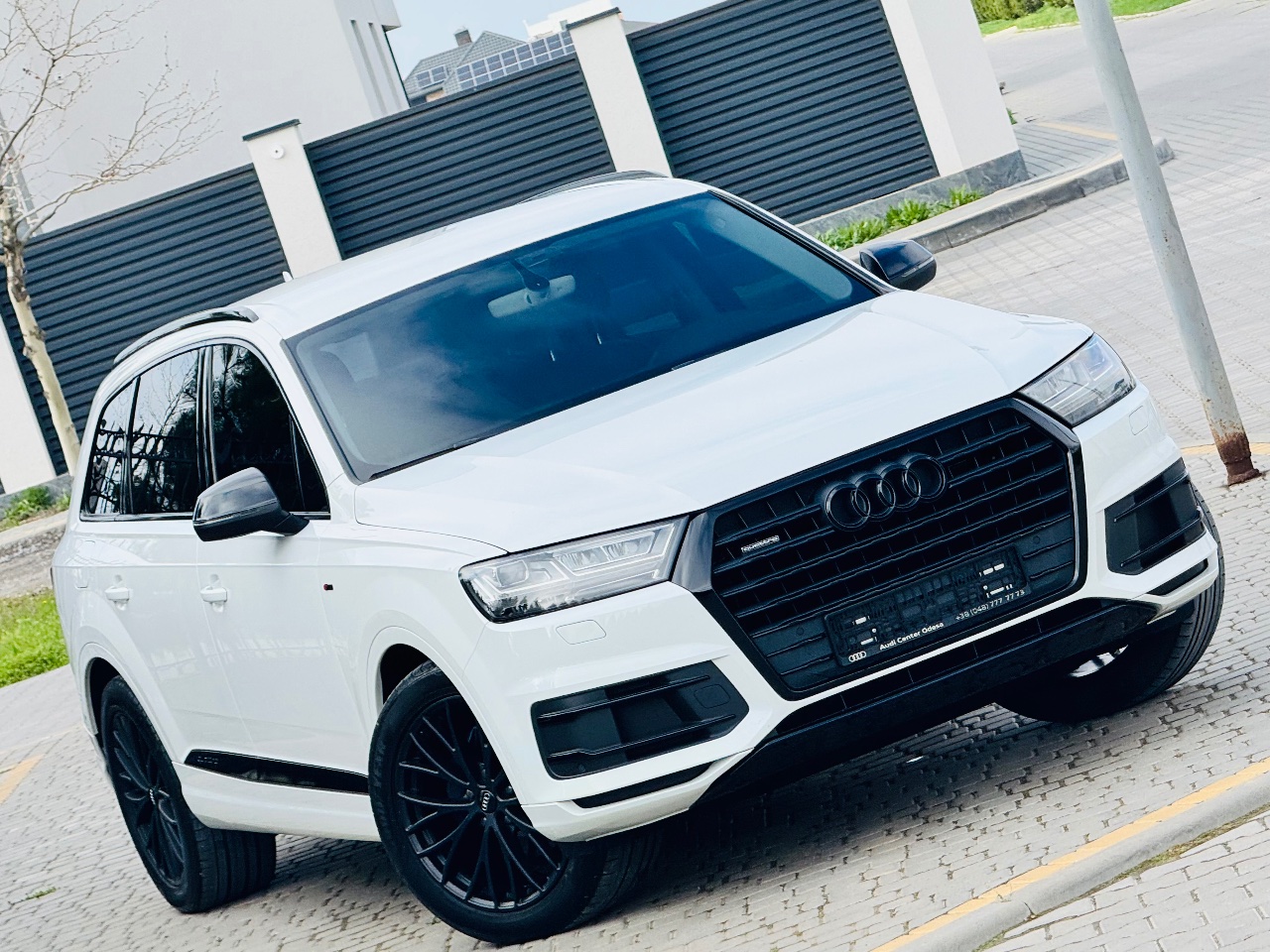 Audi Q7 - фото 8