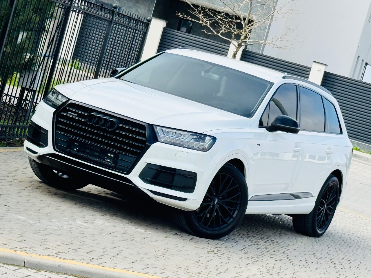 Audi Q7 - фото 15