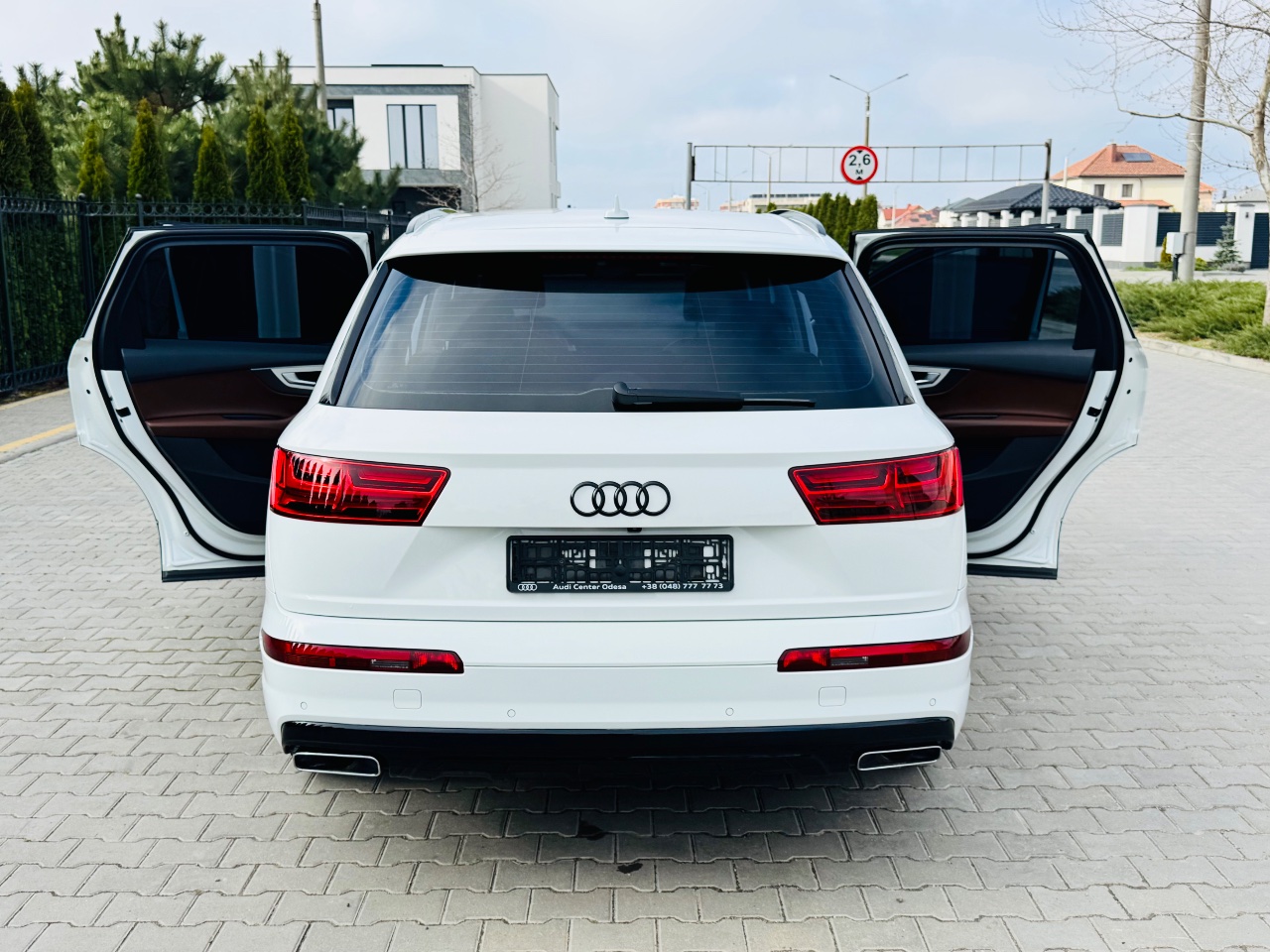 Audi Q7 - фото 17