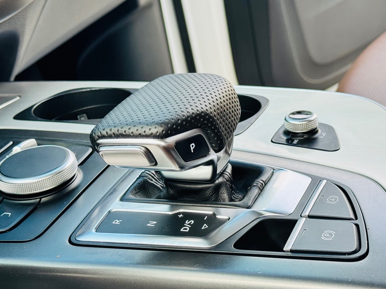 Audi Q7 - фото 6