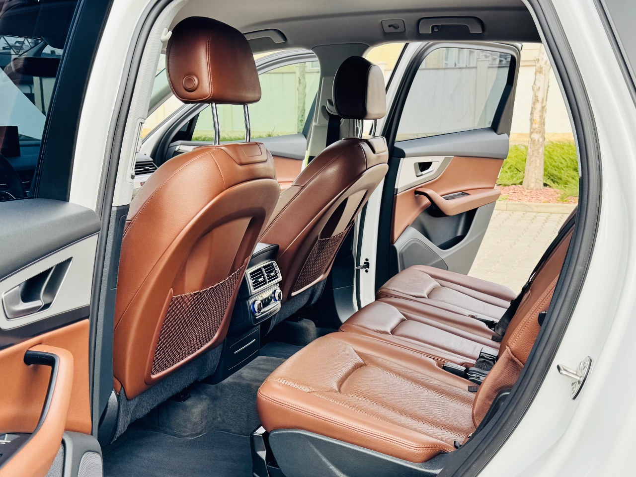 Audi Q7 - фото 21