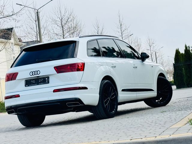 Audi Q7 - фото 1