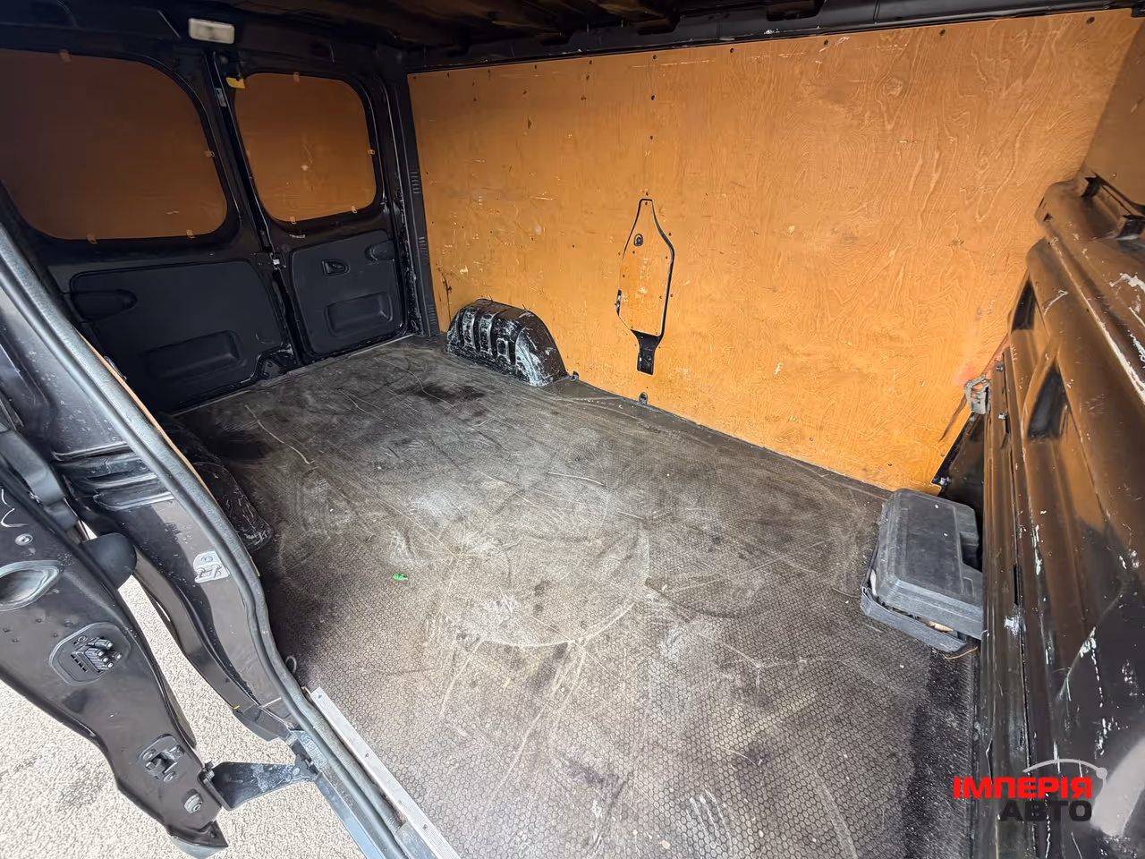 Renault Trafic - фото 13