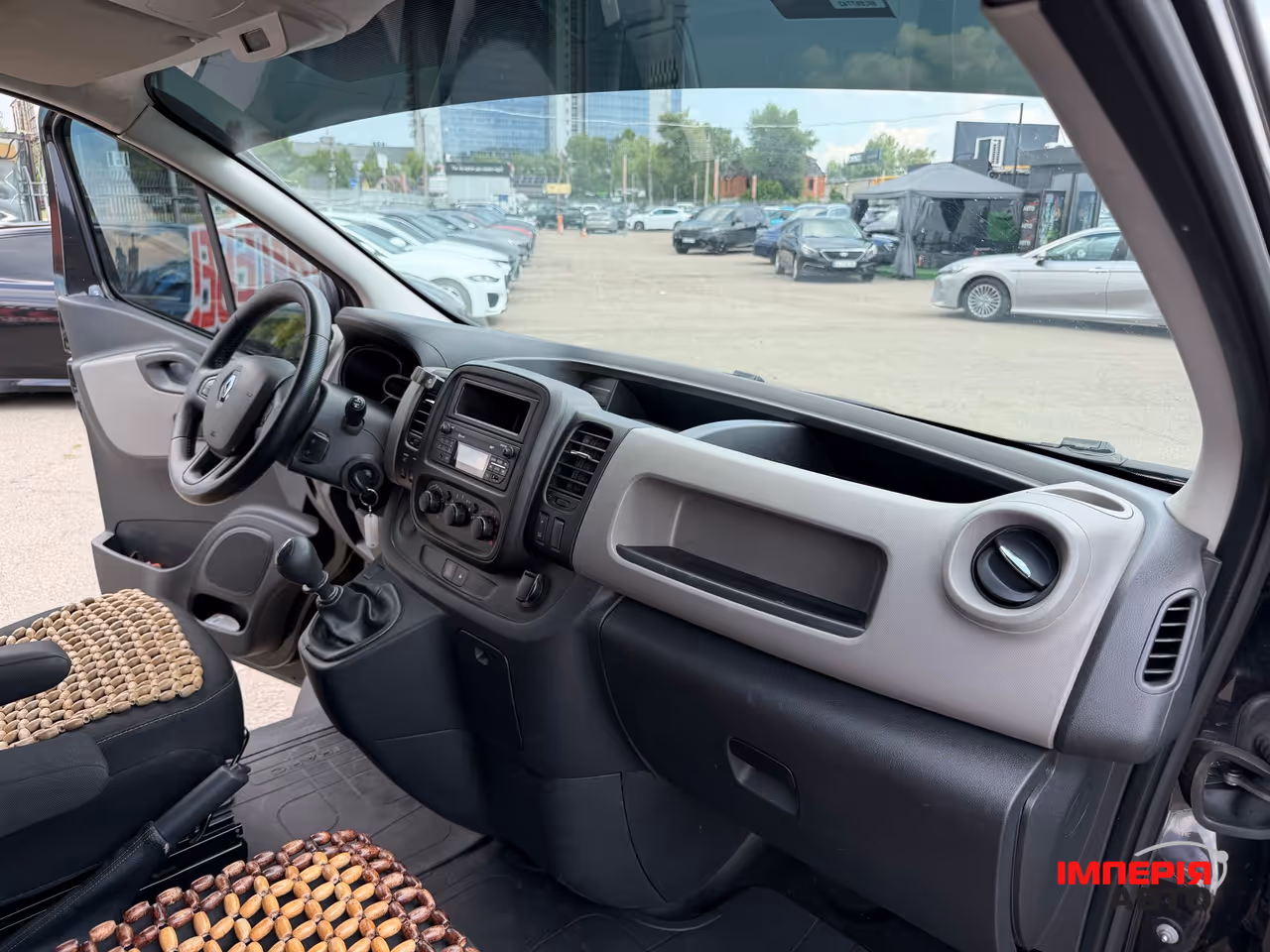 Renault Trafic - фото 12
