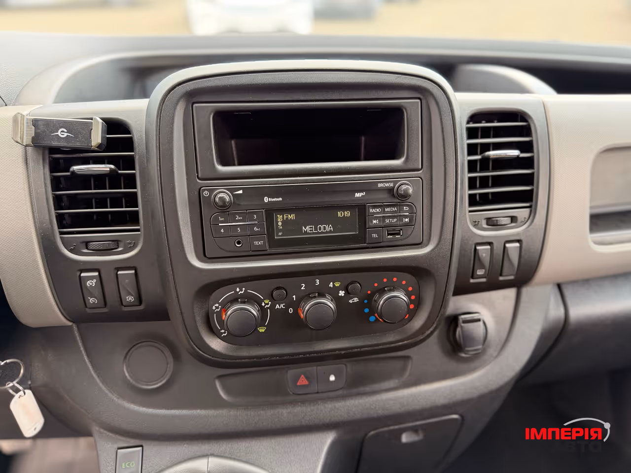 Renault Trafic - фото 10
