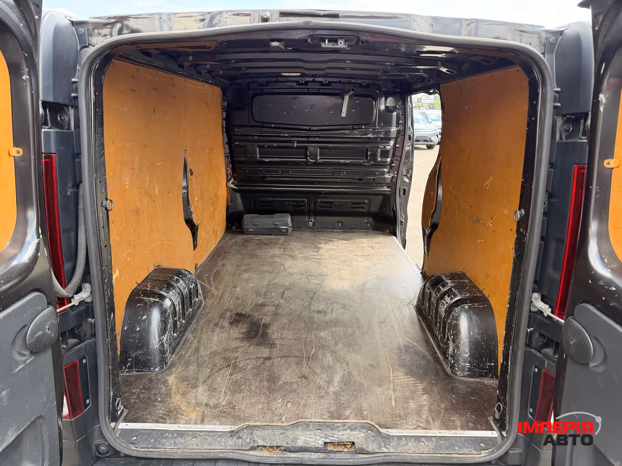 Renault Trafic - фото 14