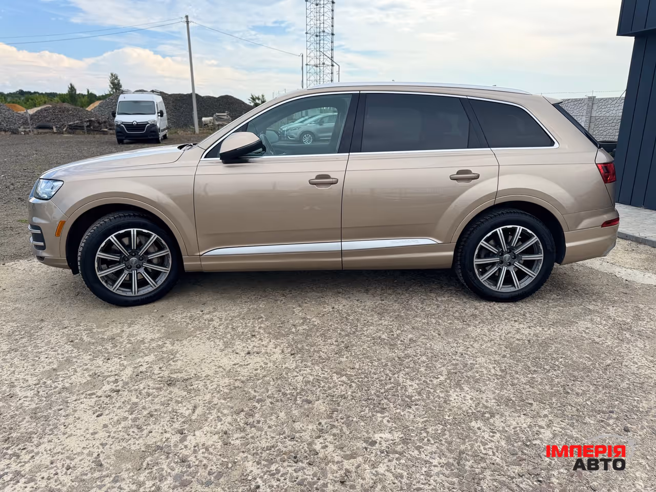 Audi Q7 - фото 11
