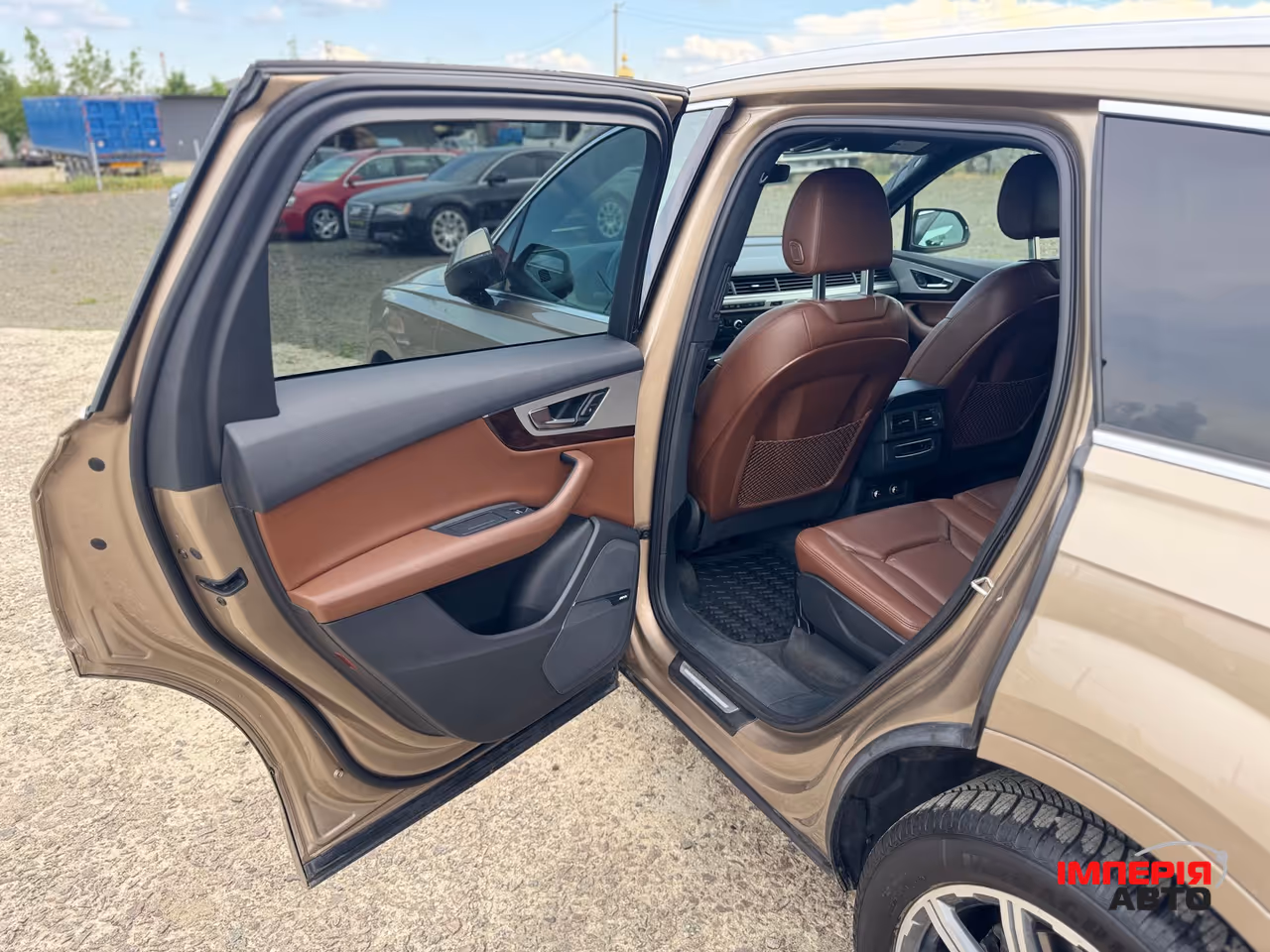 Audi Q7 - фото 26