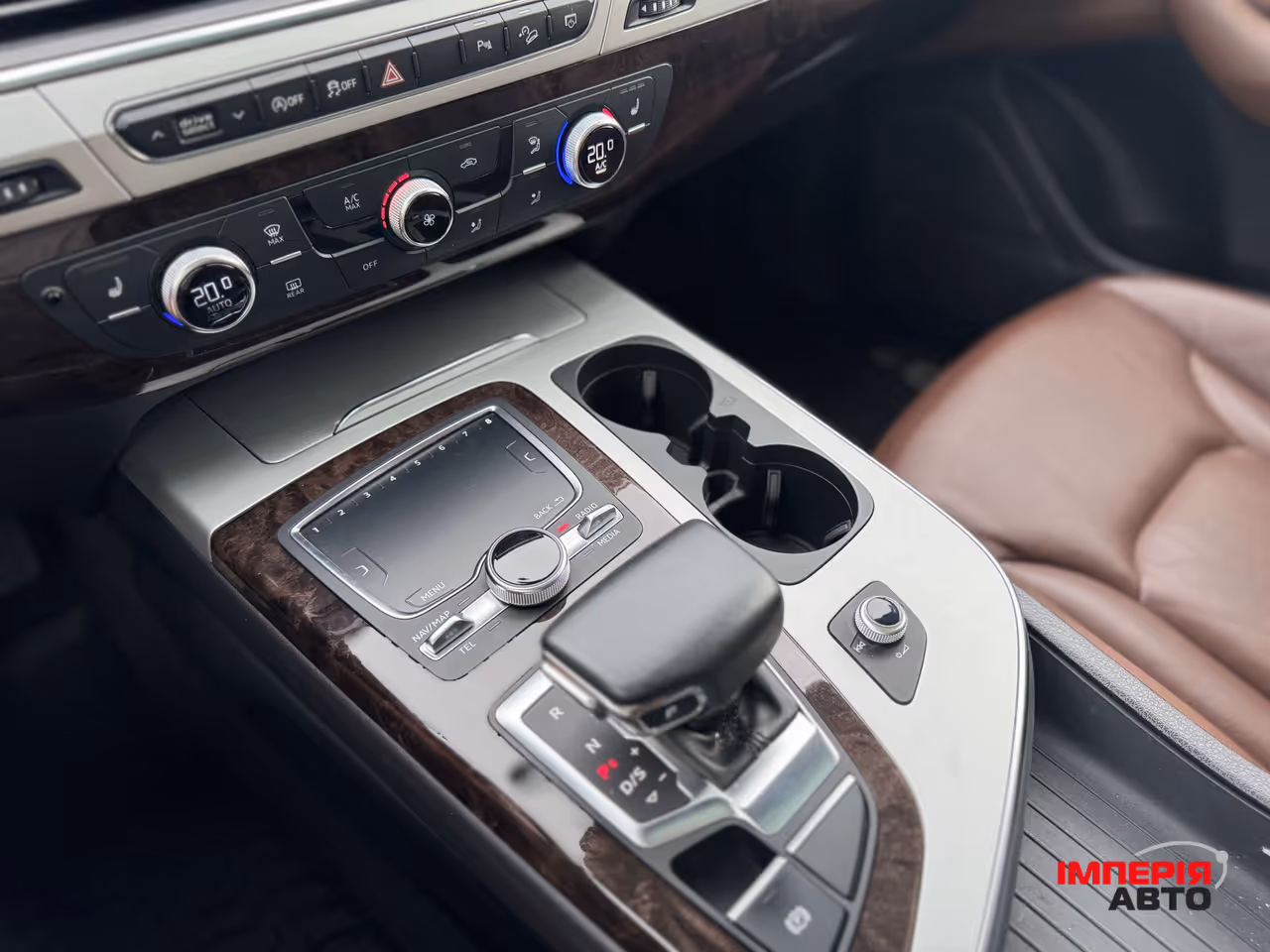 Audi Q7 - фото 39