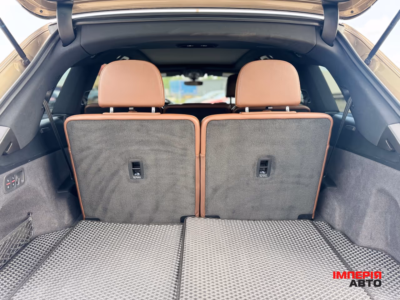 Audi Q7 - фото 8