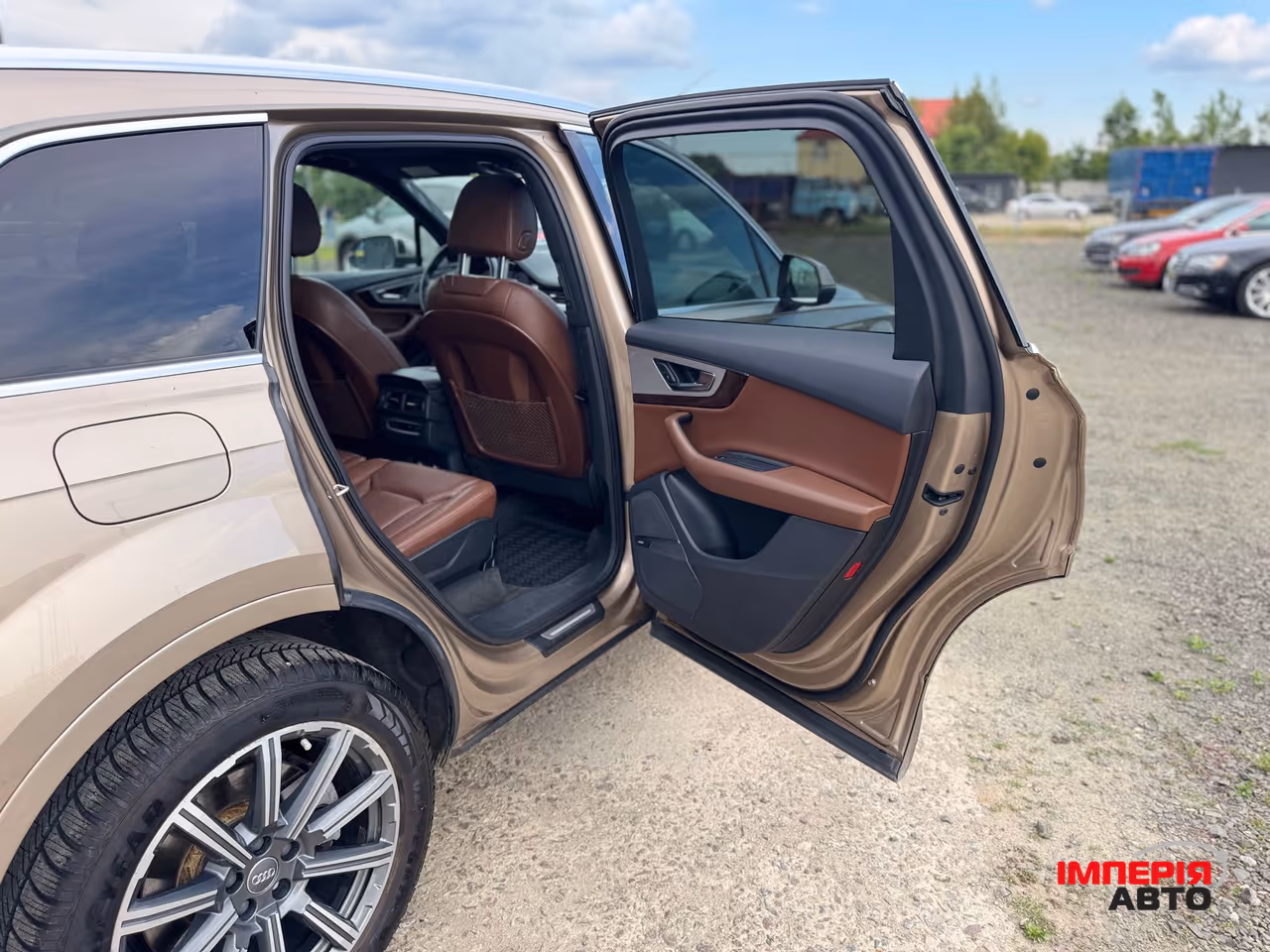 Audi Q7 - фото 30