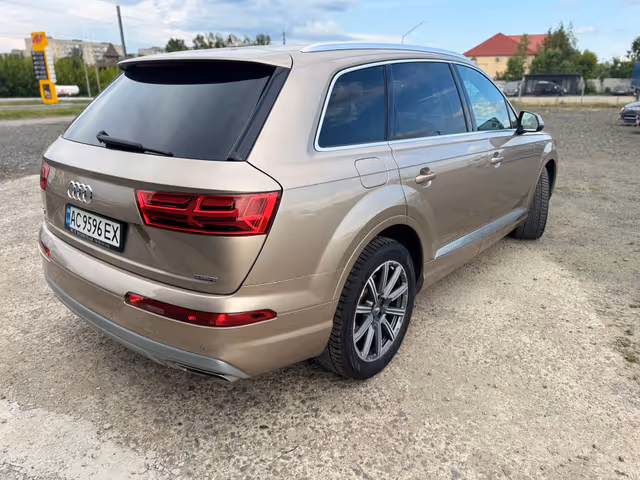 Audi Q7 - фото 4
