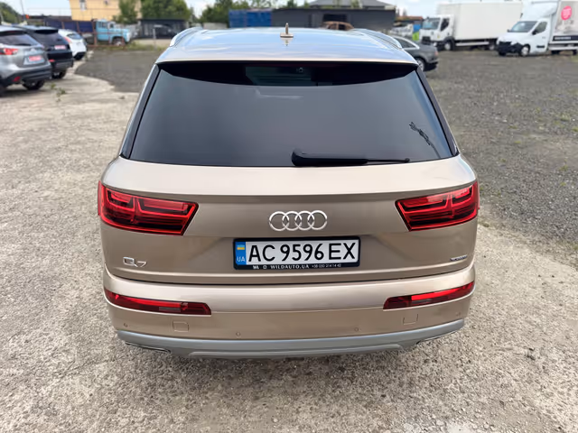 Audi Q7 - фото 5