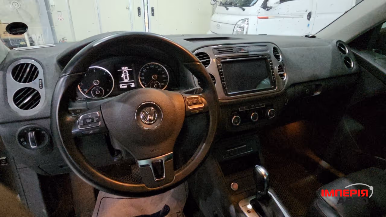 Volkswagen Tiguan - фото 11