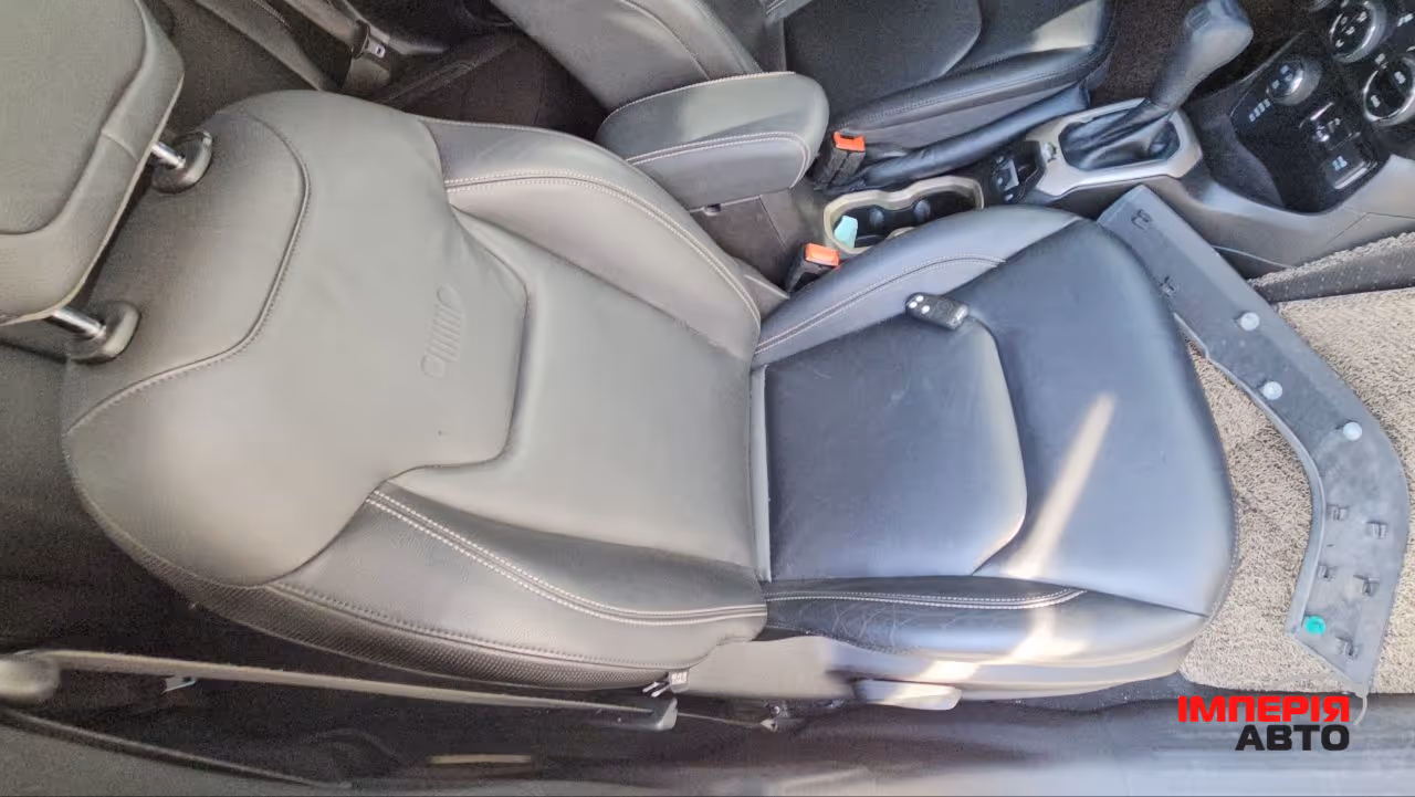 Jeep Renegade - фото 13
