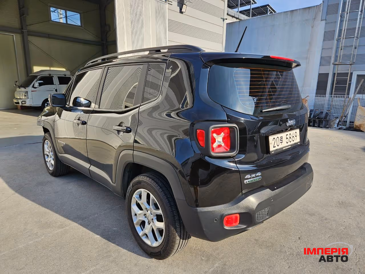 Jeep Renegade - фото 4