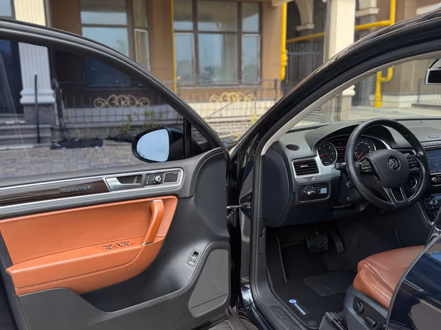 Volkswagen Touareg - фото 5
