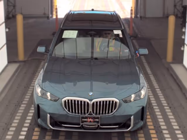 BMW X5 - фото 1