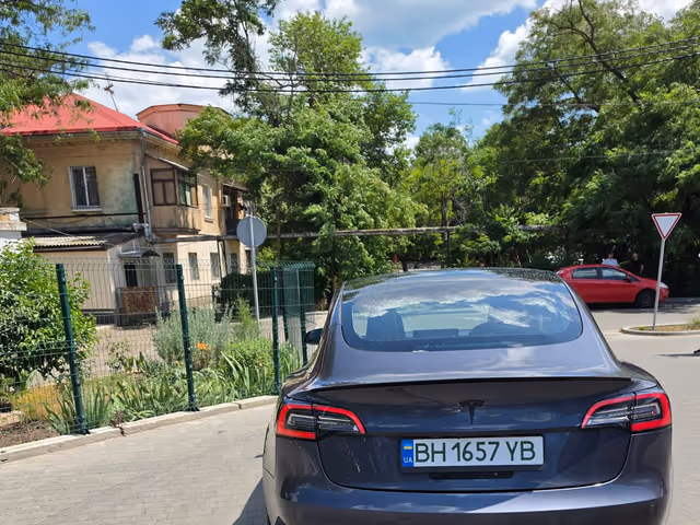 Tesla Model 3 - фото 5
